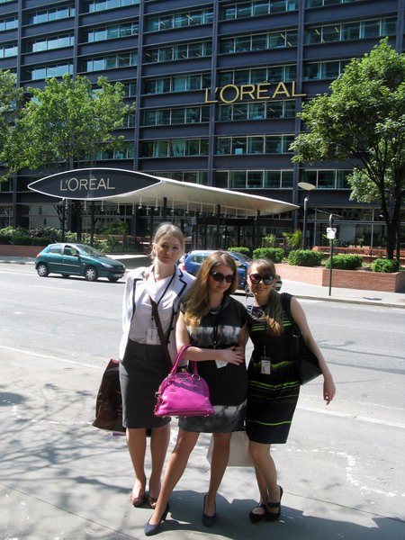 The GSOM team - Ekaterina Geta, Anna Sheverdiaeva and Julia Jidkova, Ist year Master in International Business students - became the winner of the L'Oréal international business game R U HR? 